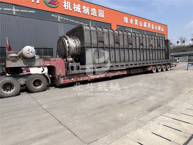 北斗机械加速线路板炭化炉装车,确保设备快速发往安徽